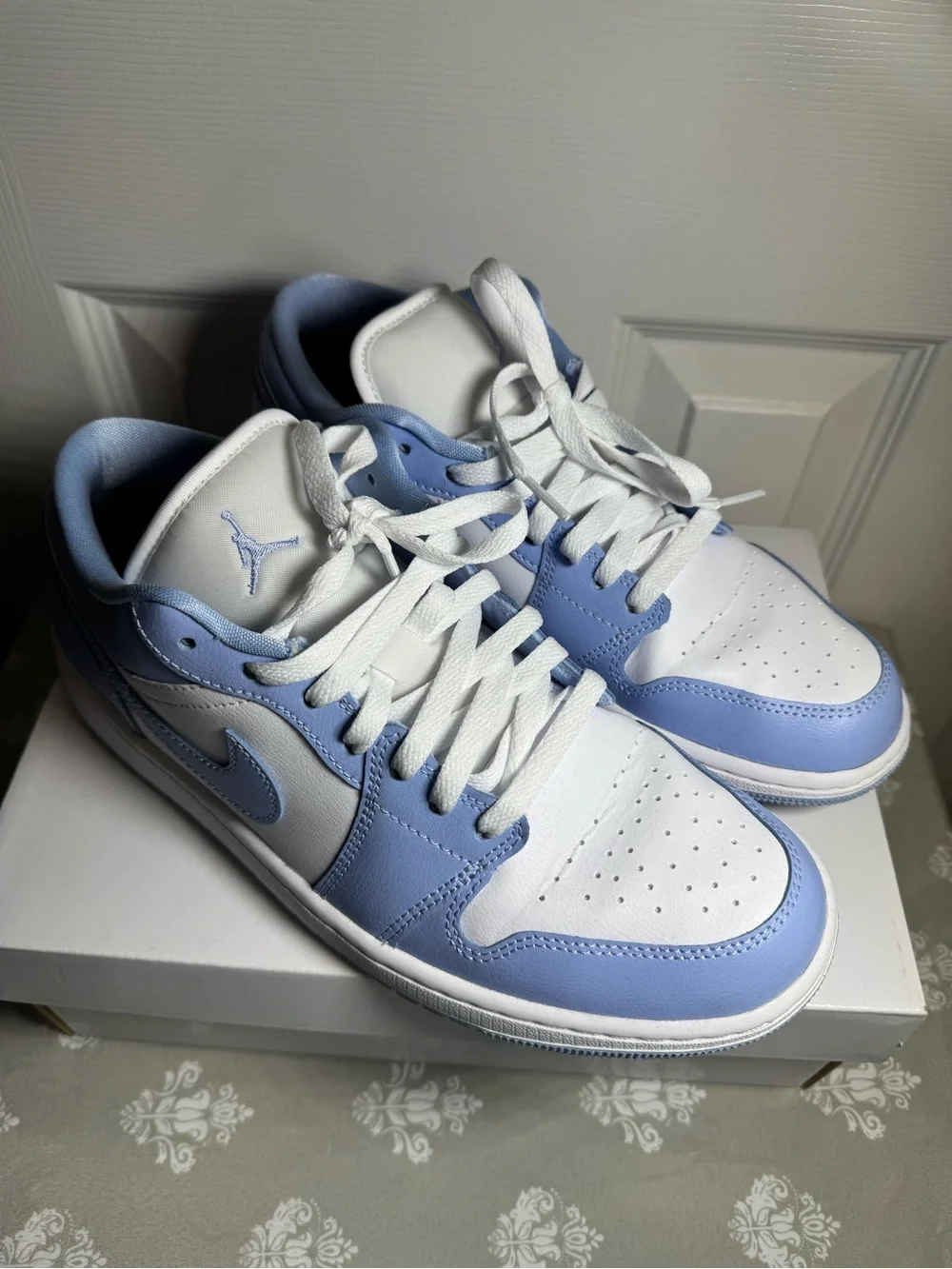 Nike Low Top Sneakers - White & Light Blue - Air Jordan 1 Low